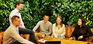 Eine Gruppe von Trainees und Azubis bei GS1 Germany