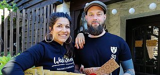 Die Gründer von Wachsling Jennifer und Jannik Wetzel