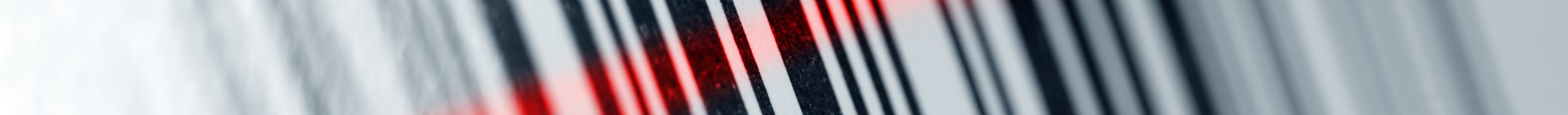 Strichcode mit GTIN wird von rotem Laserscanner ausgelesen