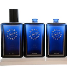 Blaue Parfumflaschen mit der Aufschrift Urban Scents.