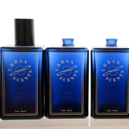 Blaue Parfumflaschen mit der Aufschrift Urban Scents.
