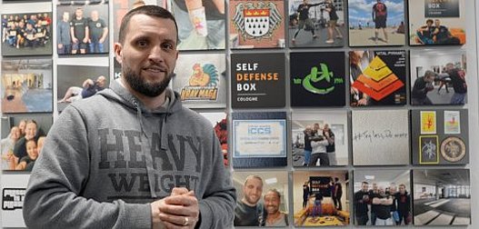 Foto vom Studio und Gründer der Self Defence Box