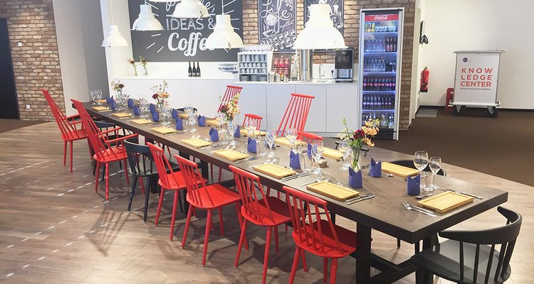 Fotografie Innovation Center: Catering an langer Tafel