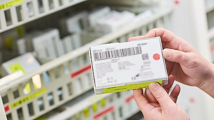 Musterpackung eines Arzneimittels mit individuellem Erkennungsmerkmal