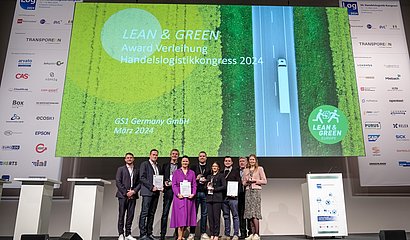 Gruppenbild Preisträger:innen mit Experten von GS1 Germany