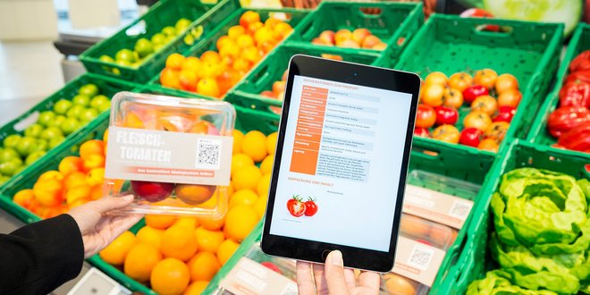 Fotografie Shopper Experience: Im Supermarkt der Zukunft können frische Lebensmittel gescannt und so zurück verfolgt werden
