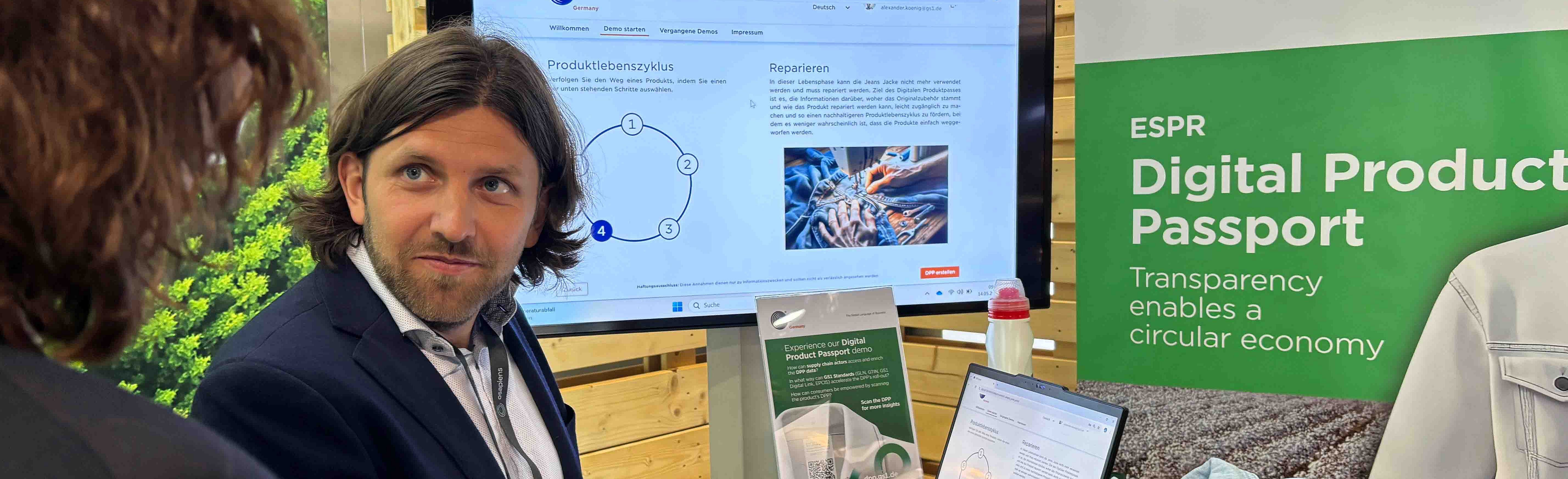Alexander König, GS1 Experte zum Thema DPP bei der Osapiens Summit