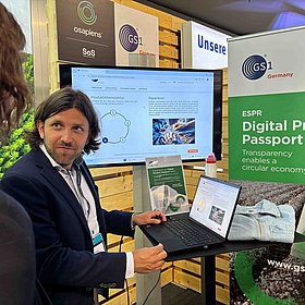 Alexander König, GS1 Experte zum Thema DPP bei der Osapiens Summit