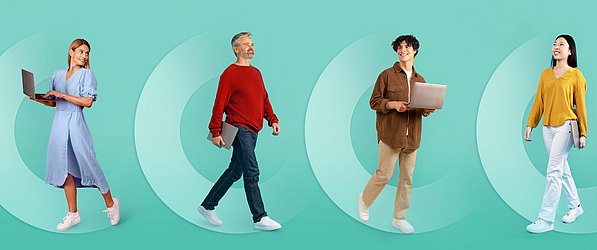 Vier junge Personen mit Laptops auf türkisem Hintergrund