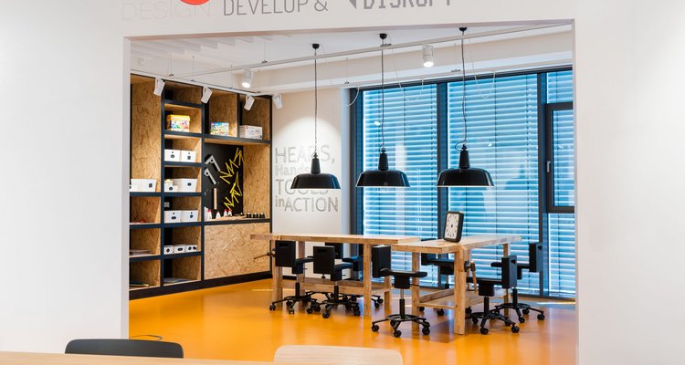 Fotografie Innovation Center - Blick auf die Werkbank
