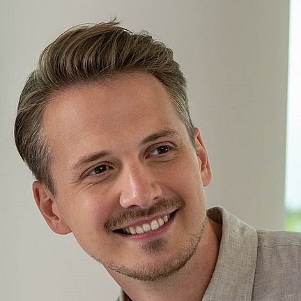 Julian Eimer Beiersdorf über den 2D Code Julian Eimer Head of Product Data Publication Germany & Switzerland, Beiersdorf