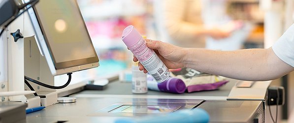 Kassiervorgang mit 2D-Codes bei dm-drogerie markt