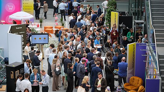 GS1 Events - deine Chance als Sponsor Eine Menschenmenge auf dem B2B Event ECR iN MOTiON 2026