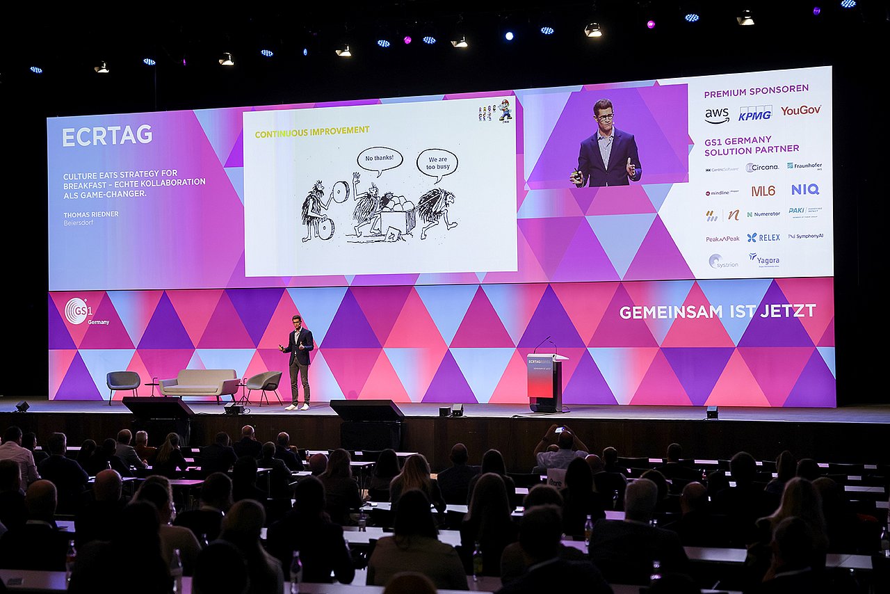 Thomas Riedner von Beiersdorf auf dem dem ECR Tag 2025 als Speaker