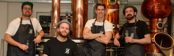 Foto der vier Teammitglieder der Veedel Distillers