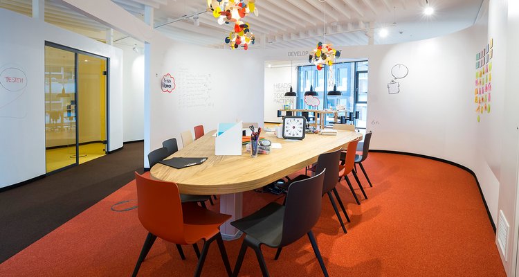 Fotografie Innovation Center - Der Hub mit beschreibbaren Wänden für das kreative Brainstorming
