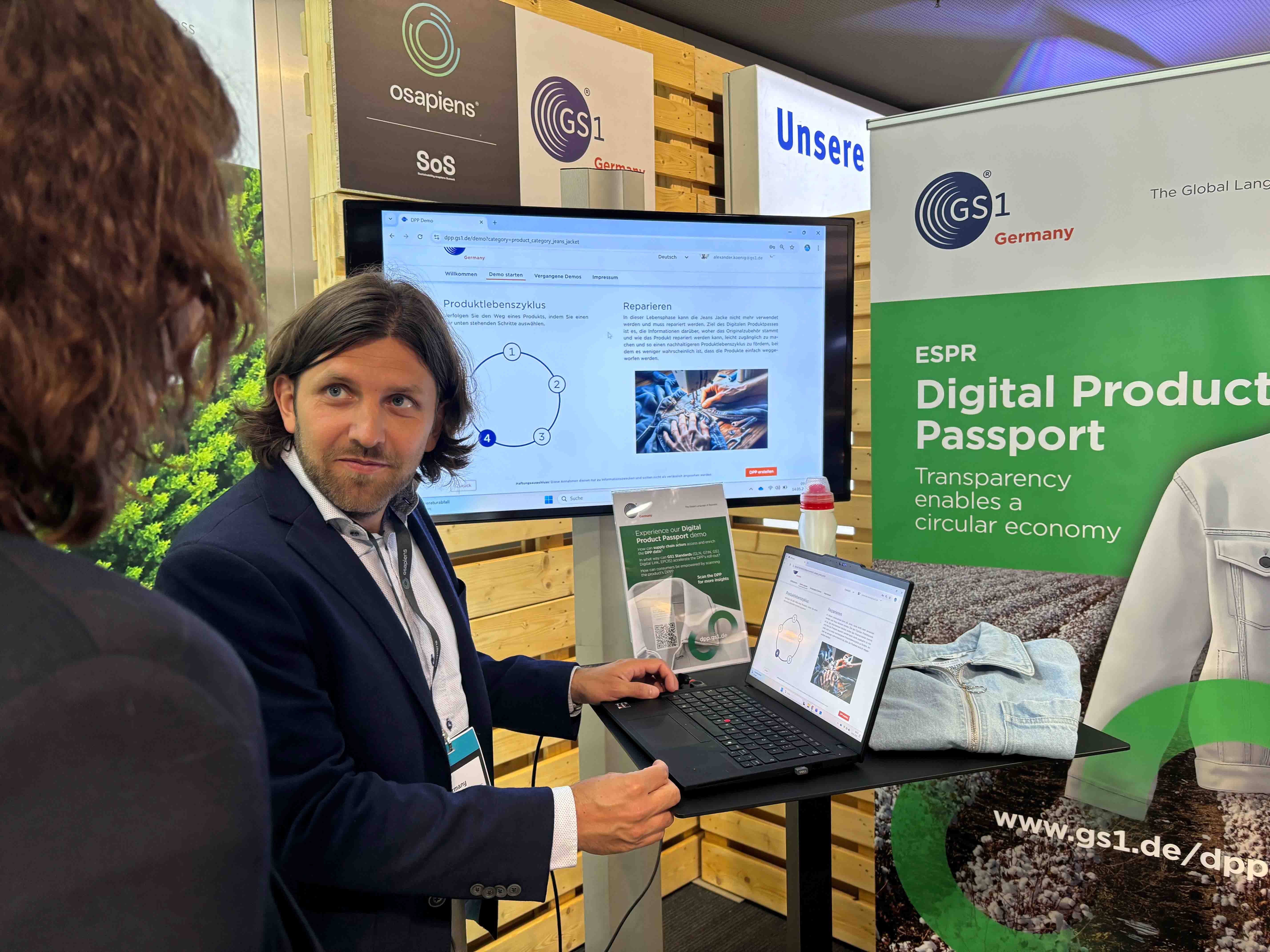 Alexander König, GS1 Experte zum Thema DPP bei der Osapiens Summit